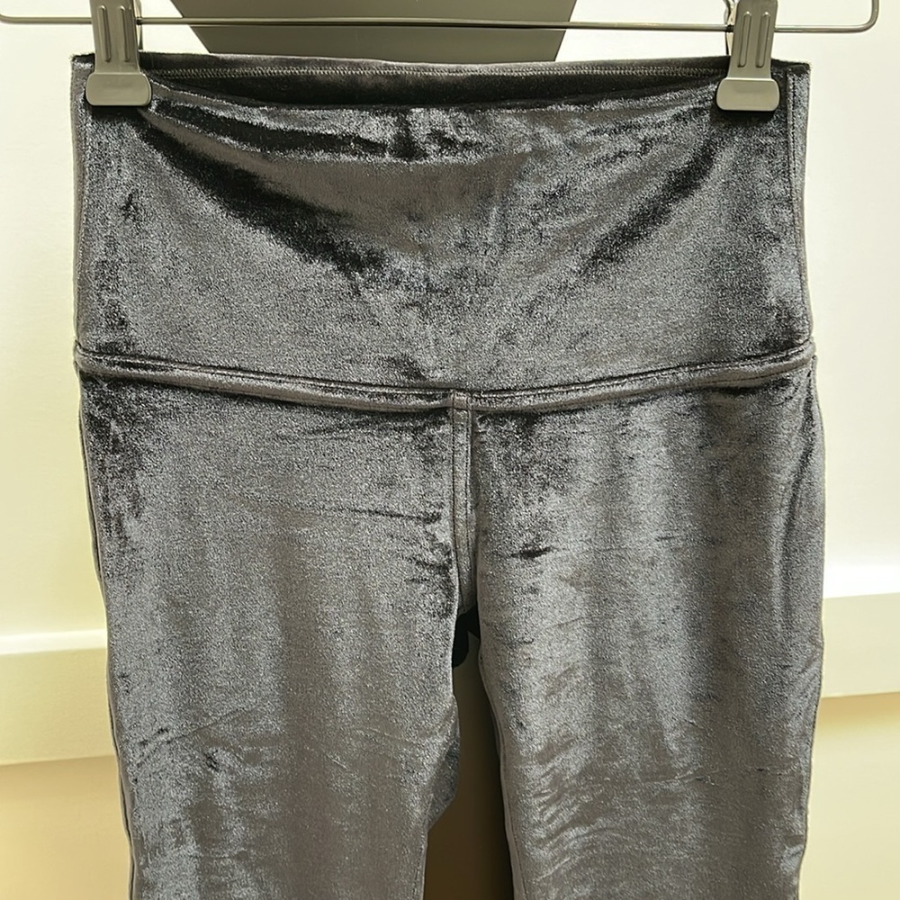 LULULEMON Black Velvet Leggings size 4 NEW - Picture 2 of 6